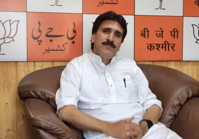 हुर्रियत से अलग होने वाले तीन और संगठनों पर BJP नेता अल्ताफ ठाकुर ने दी प्रतिक्रिया हुर्रियत से अलग होने वाले तीन और संगठनों पर BJP नेता अल्ताफ ठाकुर ने दी प्रतिक्रिया