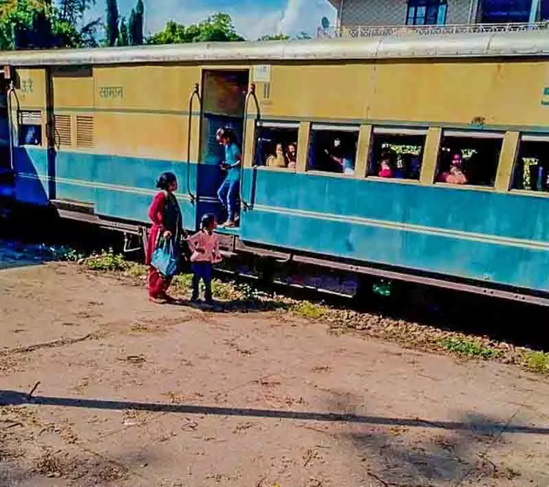 Panchrukhi रेलवे स्टेशन की उपेक्षा पर स्थानीय लोगों ने जताई नाराजगी Panchrukhi रेलवे स्टेशन की उपेक्षा पर स्थानीय लोगों ने जताई नाराजगी
