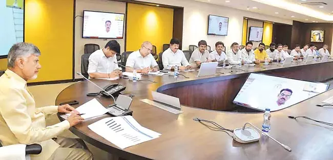 CM Chandrababu: 100 काउंट झींगा 220 रुपये प्रति किलो CM Chandrababu: 100 काउंट झींगा 220 रुपये प्रति किलो
