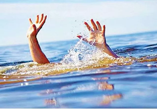 Sultanpur Patti: नदी में डूबे युवक की मौत पर बवाल, परिजनों ने जताया गुस्सा Sultanpur Patti: नदी में डूबे युवक की मौत पर बवाल, परिजनों ने जताया गुस्सा