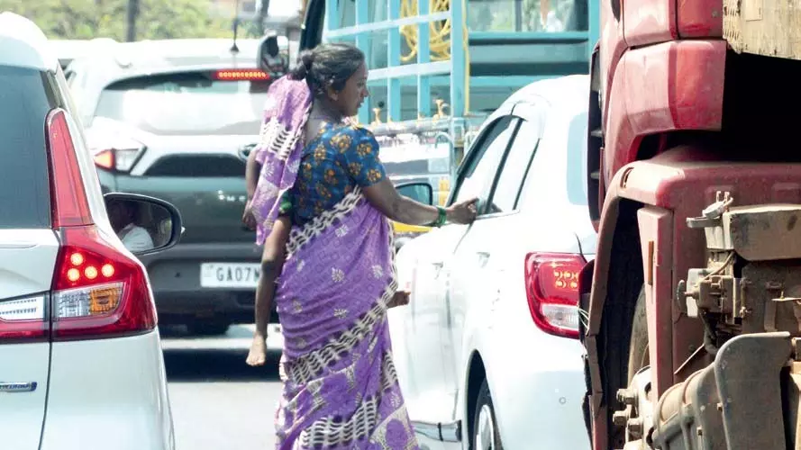 Margao के निवासी आक्रामक भिखारियों और सड़क अवरोधों से जूझ रहे Margao के निवासी आक्रामक भिखारियों और सड़क अवरोधों से जूझ रहे