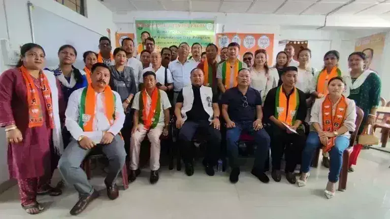 तोविहोतो ने BJP कार्यकर्ताओं से विकसित भारत की दिशा में काम करने को कहा तोविहोतो ने BJP कार्यकर्ताओं से विकसित भारत की दिशा में काम करने को कहा