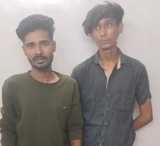 रायपुर: दुकान में लूट की कोशिश, दो लड़के गिरफ्तार रायपुर: दुकान में लूट की कोशिश, दो लड़के गिरफ्तार