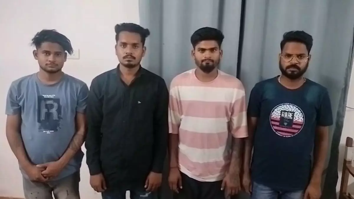 4 सटोरिए गिरफ्तार, कैश और मोबाइल जब्त 4 सटोरिए गिरफ्तार, कैश और मोबाइल जब्त