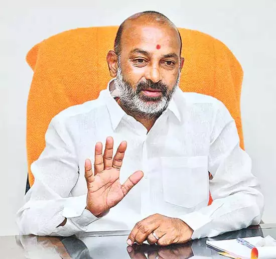 रेवंते केटीआर को जेल जाने से बचा रहे हैं: Bandi Sanjay रेवंते केटीआर को जेल जाने से बचा रहे हैं: Bandi Sanjay