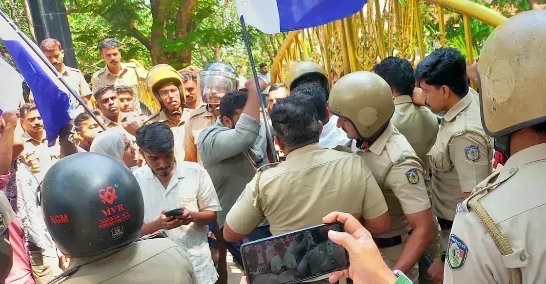 Kerala : एनआईटी-सी के प्रोफेसर ने विरोध के बीच डीन का पदभार संभाला Kerala : एनआईटी-सी के प्रोफेसर ने विरोध के बीच डीन का पदभार संभाला