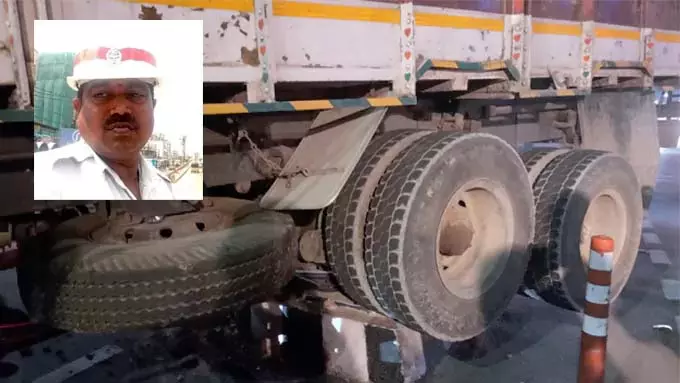 Hyderabad: मियापुर मेट्रो स्टेशन पर लॉरी दुर्घटना Hyderabad: मियापुर मेट्रो स्टेशन पर लॉरी दुर्घटना