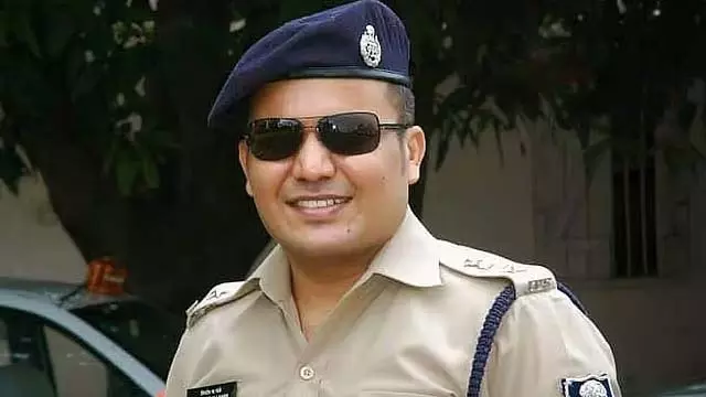Bihar : पूर्व आईपीएस अधिकारी ने हिंदू सेना नाम से राजनीतिक पार्टी की घोषणा की Bihar : पूर्व आईपीएस अधिकारी ने हिंदू सेना नाम से राजनीतिक पार्टी की घोषणा की