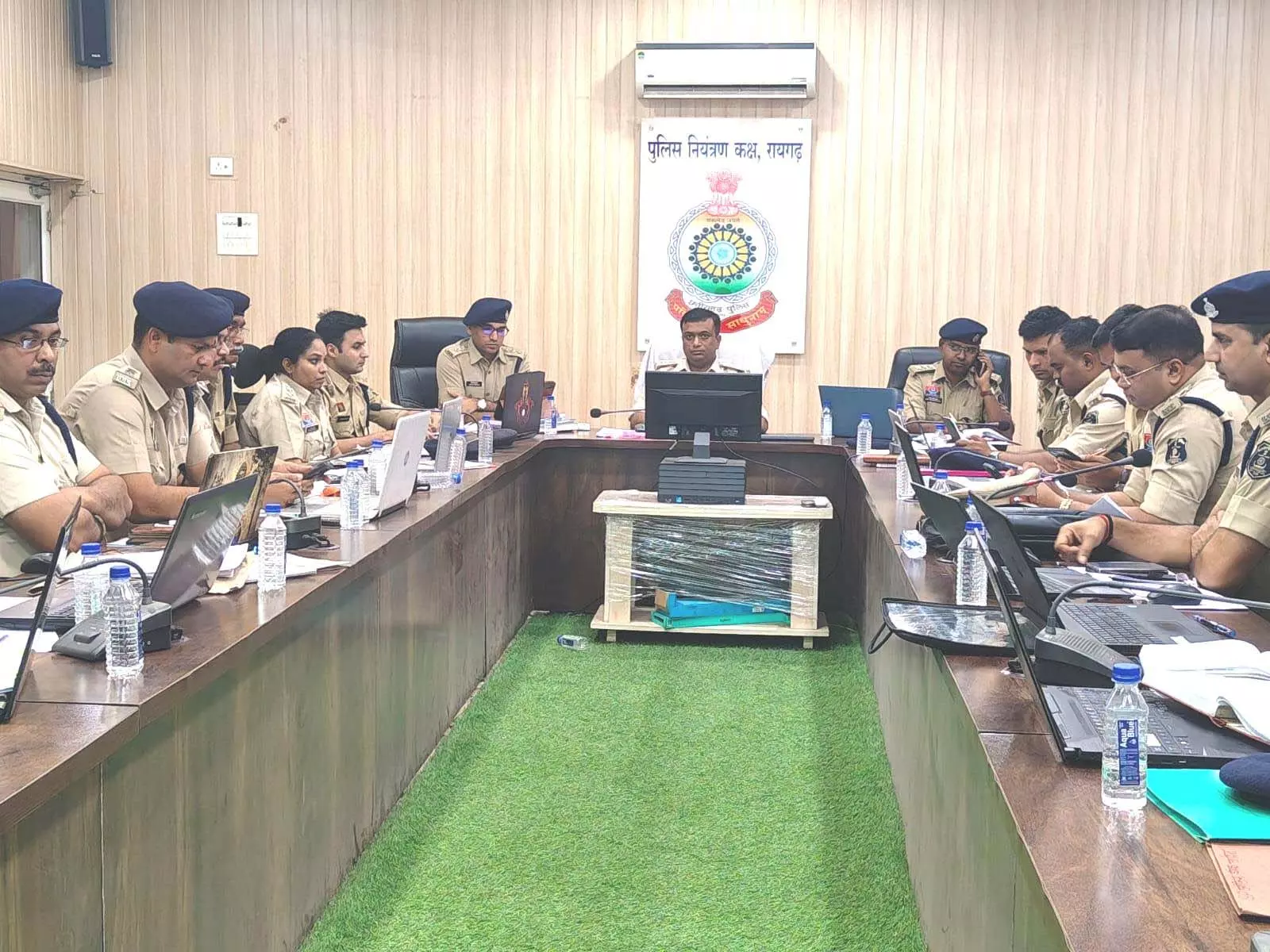 बदमाशों की निगरानी और गश्त व्यवस्था सुदृढ़ करने पर जोर: SP पटेल बदमाशों की निगरानी और गश्त व्यवस्था सुदृढ़ करने पर जोर: SP पटेल