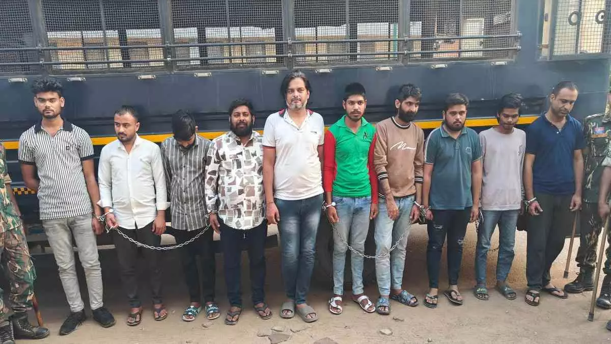 CG BREAKING: क्रिकेट सट्टा गिरोह का भंडाफोड़, 10 आरोपी गिरफ्तार CG BREAKING: क्रिकेट सट्टा गिरोह का भंडाफोड़, 10 आरोपी गिरफ्तार