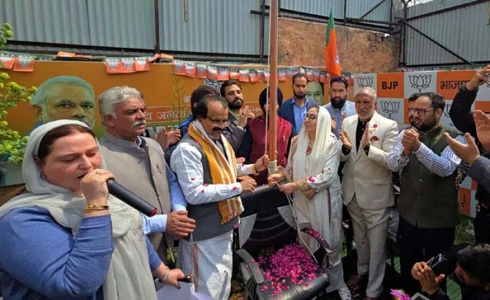 कश्मीर हमारे दिलों में विशेष स्थान रखता है: George Kurian कश्मीर हमारे दिलों में विशेष स्थान रखता है: George Kurian