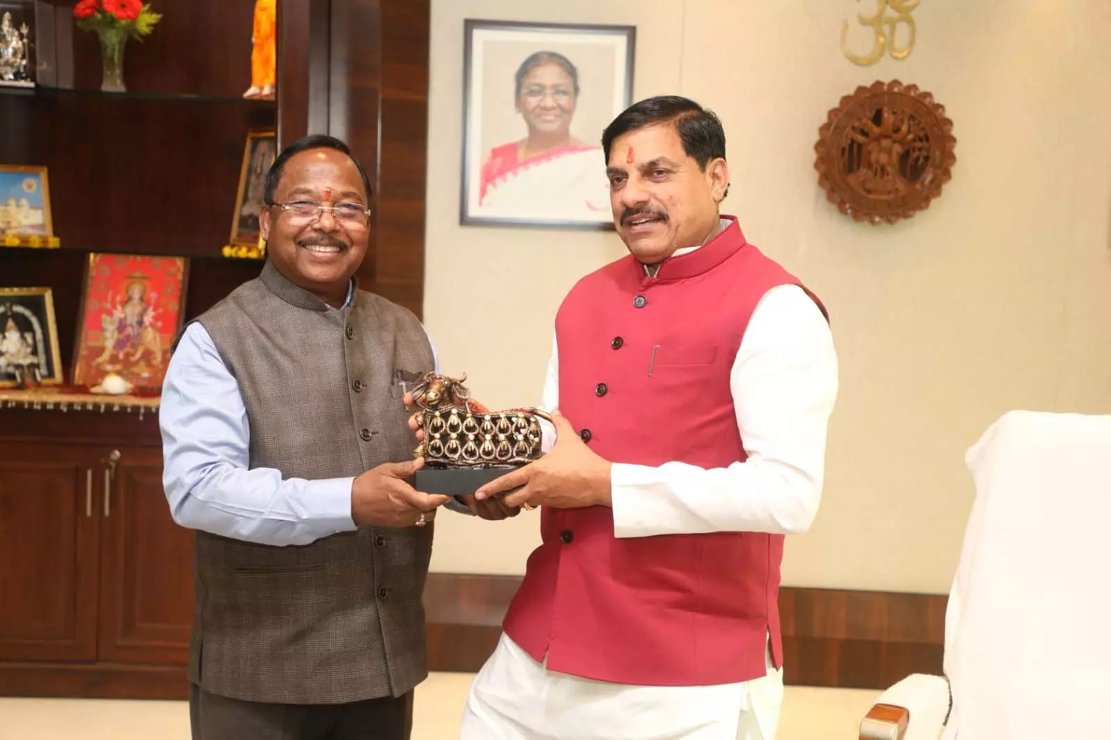 मंत्री रामविचार नेताम ने मध्यप्रदेश के मुख्यमंत्री डॉ. मोहन यादव से की मुलाकात मंत्री रामविचार नेताम ने मध्यप्रदेश के मुख्यमंत्री डॉ. मोहन यादव से की मुलाकात