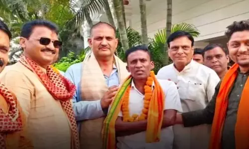 कांग्रेसी पार्षद शामिल हुए बीजेपी में, 2 निर्दलीय पार्षदों ने भी थामा दामन