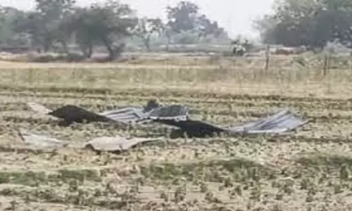 Lucknow: तेज धमाके से पटाखा गोदाम की छत उड़ी, एक घायल