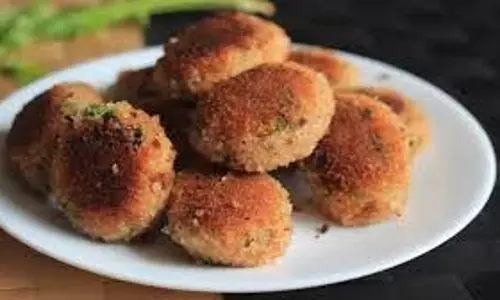 Kheera Cutlet Recipe: गर्मियों में घर पर आसानी से बनाएं स्वादिष्ट खीरे के कटलेट Kheera Cutlet Recipe: गर्मियों में घर पर आसानी से बनाएं स्वादिष्ट खीरे के कटलेट