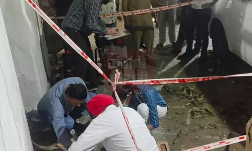 Jalandhar : भाजपा नेता के घर पर ग्रेनेड हमला, हंगामा Jalandhar : भाजपा नेता के घर पर ग्रेनेड हमला, हंगामा