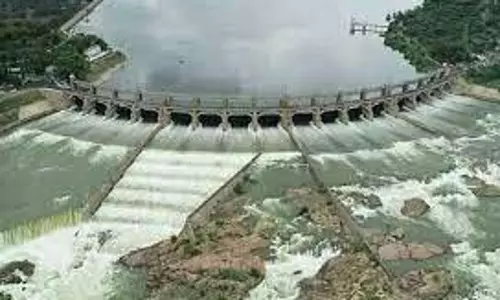 Tamil Nadu: मेट्टूर बांध में पानी का प्रवाह बढ़ा Tamil Nadu: मेट्टूर बांध में पानी का प्रवाह बढ़ा