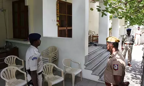 प्रवर्तन निदेशालय ने मंत्री के.एन. नेहरू के घर और दफ्तरों समेत 15 जगहों पर छापे मारे प्रवर्तन निदेशालय ने मंत्री के.एन. नेहरू के घर और दफ्तरों समेत 15 जगहों पर छापे मारे