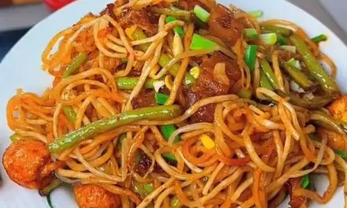 Leftover Roti Dish: बची हुई रोटियों से फटाफट बनाएं नूडल्स Leftover Roti Dish: बची हुई रोटियों से फटाफट बनाएं नूडल्स