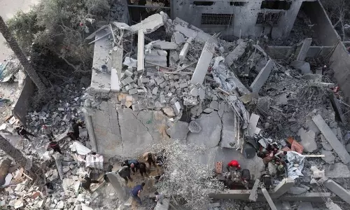 इजराइल ने बफर जोन विस्तार के लिए भूमि समतल की, Gaza के 50% हिस्से पर नियंत्रण