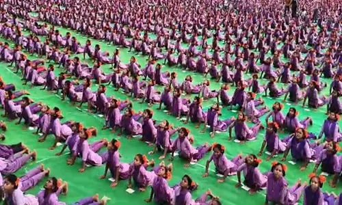 अराकू घाटी में 20,000 छात्रों ने 108 Surya Namaskar करके विश्व रिकॉर्ड बनाया