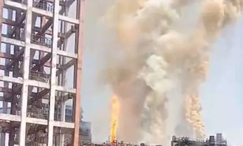 गैस लीक होने से नगरनार स्टील प्लांट में लगी आग, हड़कंप गैस लीक होने से नगरनार स्टील प्लांट में लगी आग, हड़कंप