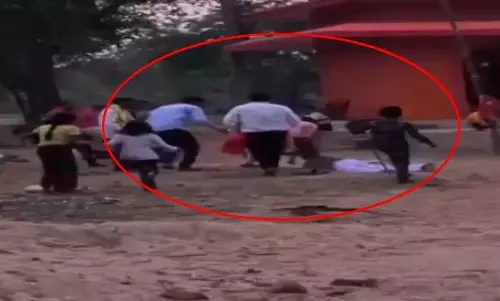 हार्ट अटैक LIVE वीडियो, मुंह के बल गिरा शख्स हार्ट अटैक LIVE वीडियो, मुंह के बल गिरा शख्स