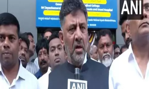 शिवकुमार ने अधिकारियों को बेंगलुरु की झीलों में सीवेज के पानी के प्रवाह को रोकने का निर्देश दिया शिवकुमार ने अधिकारियों को बेंगलुरु की झीलों में सीवेज के पानी के प्रवाह को रोकने का निर्देश दिया