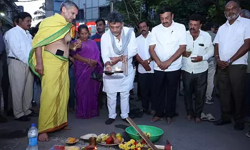 शहरी सड़कों की गुणवत्ता सुधारने के लिए 1600 km की ब्लैक एंड व्हाइट टॉपिंग की जाएगी: DK Shivakumar