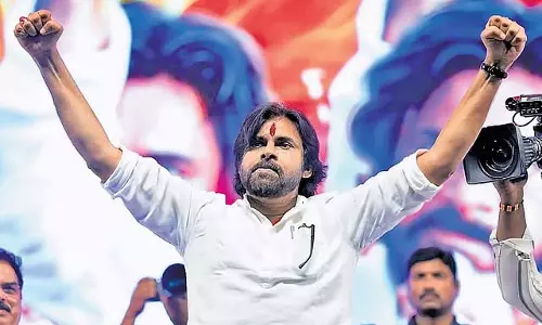पवन कल्याण के काफिले से परेशानी: परीक्षा केंद्र पर देरी से पहुंचने पर 25 छात्रों पर प्रतिबंध