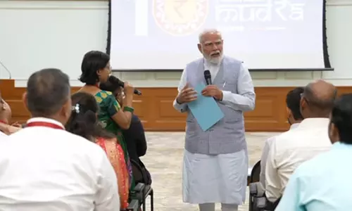 पीएम मोदी ने मुद्रा योजना के लाभार्थियों से की बात, बोले- सपने हकीकत में बदल गए पीएम मोदी ने मुद्रा योजना के लाभार्थियों से की बात, बोले- सपने हकीकत में बदल गए