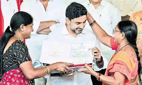 मंगलगिरी शहरी विकास मॉडल होगा: Nara Lokesh मंगलगिरी शहरी विकास मॉडल होगा: Nara Lokesh
