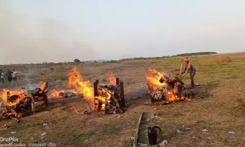 Ganjam accident: महिला, बेटा और बेटी की आत्महत्या Ganjam accident: महिला, बेटा और बेटी की आत्महत्या