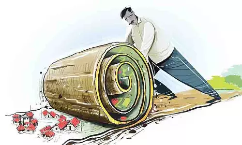 CRPF अधिकारी ने पार्षद पर जमीन हड़पने में मदद करने का आरोप लगाया