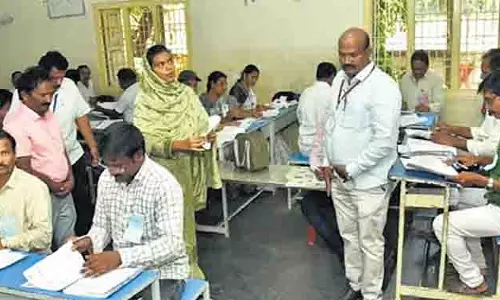 कलेक्टर ने Ongole में दसवीं कक्षा के मूल्यांकन शिविर का निरीक्षण किया