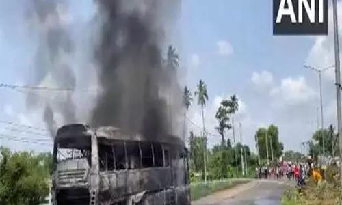 Puri-Bhubaneswar National Highway पर बस में लगी आग