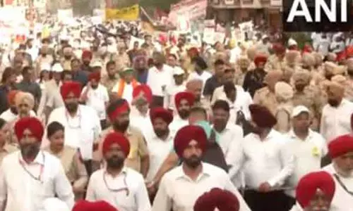 राज्यपाल गुलाब चंद कटारिया ने Amritsar में नशे के खिलाफ पदयात्रा की राज्यपाल गुलाब चंद कटारिया ने Amritsar में नशे के खिलाफ पदयात्रा की