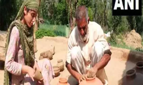 Udhampur के कुम्हारों को मिट्टी के बर्तनों की बिक्री में उछाल का आनंद मिला
