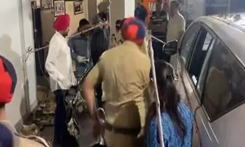 Punjab: भाजपा नेता मनोरंजन कालिया के घर के पास सुबह-सुबह जोरदार धमाका Punjab: भाजपा नेता मनोरंजन कालिया के घर के पास सुबह-सुबह जोरदार धमाका