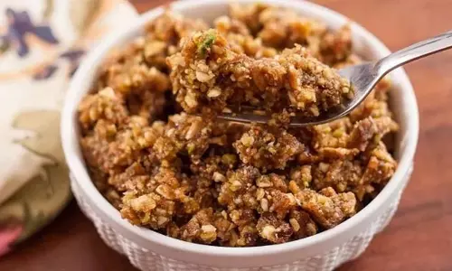 Walnut Halwa: इस बार मीठे में ट्राई करें अखरोट का हलवा, नोट कर लें रेसिपी Walnut Halwa: इस बार मीठे में ट्राई करें अखरोट का हलवा, नोट कर लें रेसिपी