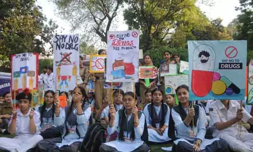 Kataria ने अभिभावकों से बच्चों में श्रम की गरिमा पैदा करने का आग्रह किया Kataria ने अभिभावकों से बच्चों में श्रम की गरिमा पैदा करने का आग्रह किया