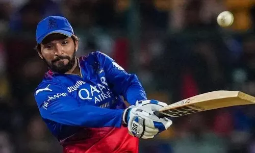 RCB कप्तान पाटीदार पर धीमी ओवर गति के लिए 12 लाख रुपये का जुर्माना RCB कप्तान पाटीदार पर धीमी ओवर गति के लिए 12 लाख रुपये का जुर्माना