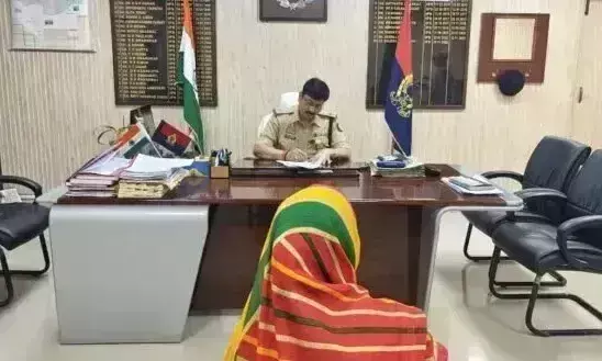 Kaushambi: पुलिस अधीक्षक बृजेश श्रीवास्तव ने जनता की सुनी फरियाद Kaushambi: पुलिस अधीक्षक बृजेश श्रीवास्तव ने जनता की सुनी फरियाद