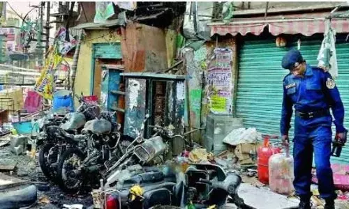 Telangana: दिलसुखनगर बम विस्फोट पीड़ितों ने हाईकोर्ट के फैसले की सराहना की Telangana: दिलसुखनगर बम विस्फोट पीड़ितों ने हाईकोर्ट के फैसले की सराहना की