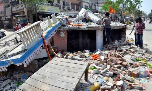 Panchayat में रेलवे अंडरपास बनाने के लिए मंदिर हटाने को पंचायत की मंजूरी Panchayat में रेलवे अंडरपास बनाने के लिए मंदिर हटाने को पंचायत की मंजूरी
