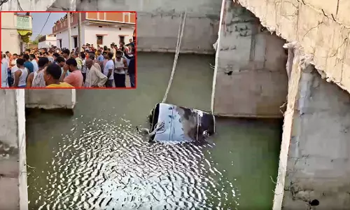 4 लोगों की मौत, स्कॉर्पियो तालाब में गिरी, हंसता खेलता परिवार खत्म 4 लोगों की मौत, स्कॉर्पियो तालाब में गिरी, हंसता खेलता परिवार खत्म
