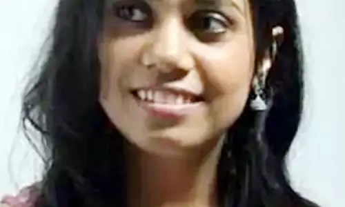 Haryana : गुरुग्राम में मोटरसाइकिल और कार की टक्कर में महिला की मौत Haryana : गुरुग्राम में मोटरसाइकिल और कार की टक्कर में महिला की मौत