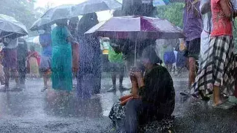 Kerala में आज भारी बारिश का अनुमान, तीन जिलों में विशेष अलर्ट Kerala में आज भारी बारिश का अनुमान, तीन जिलों में विशेष अलर्ट
