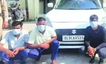 Haridwar: सोशल मीडिया के शौक ने पहुंचाया जेल, रील बनाते तीन युवक गिरफ्तार Haridwar: सोशल मीडिया के शौक ने पहुंचाया जेल, रील बनाते तीन युवक गिरफ्तार