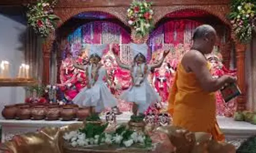 Ballia: इस्कॉन मंदिर में धूमधाम से मना श्रीराम का प्राकट्य दिवस